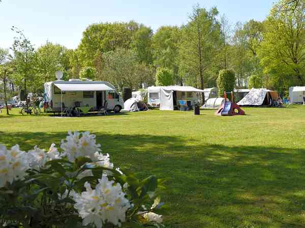 De Fliert staplaats op gras volledig uitgerust
