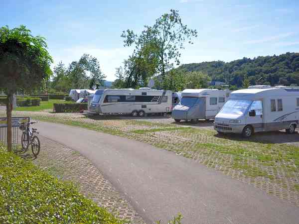 Motorhome parking directly by the Rhine Motorhome parking directly by the Rhine