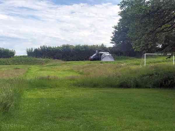 Emplacement van sur herbe sans électricité