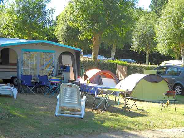 Emplacement sur herbe avec électricité