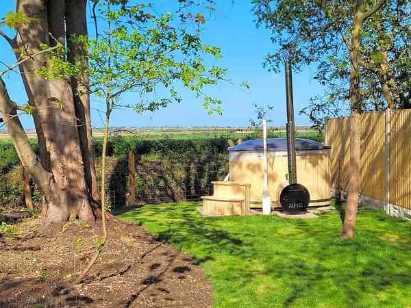 Orchid bell tent (hot tub)