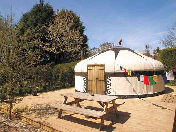 Yurt with picnic table Yurt with picnic table