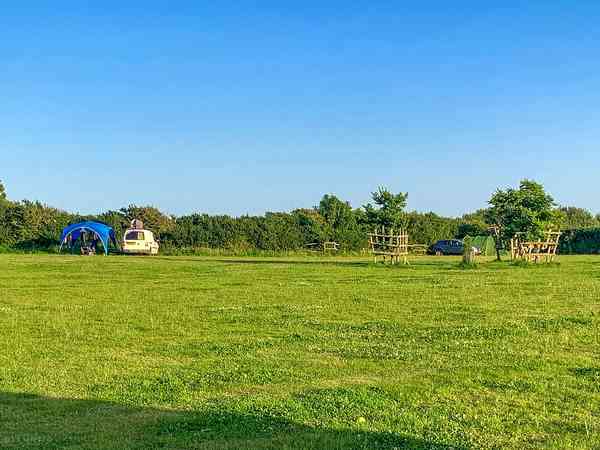 Non-electric grass tent or campervan pitch