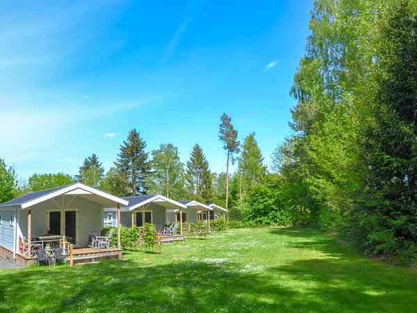 Outdoor 2 bedroom cottage / chalet / bungalow