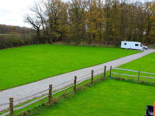 Piazzola roulotte/camper su terreno battuto con elettricità facoltativa