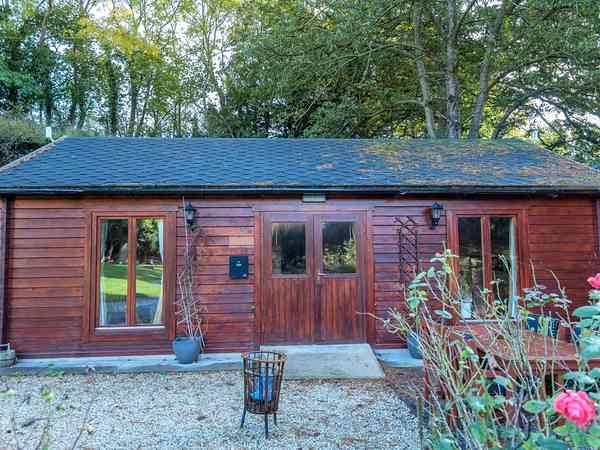 Bungalow Luxury Log 1 camera