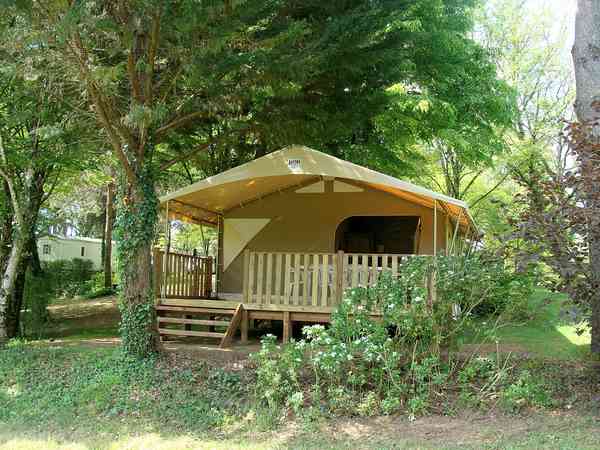 Canada safari tents with two sleeping areas Canada safari tents with two sleeping areas