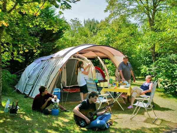 Emplacement sur herbe avec électricité