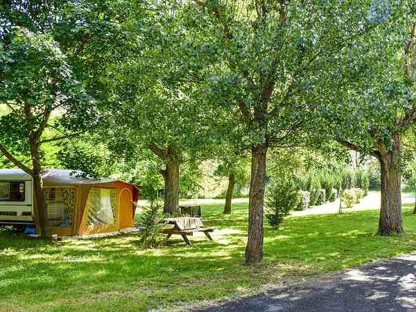 Emplacement sur herbe avec électricité optionnelle