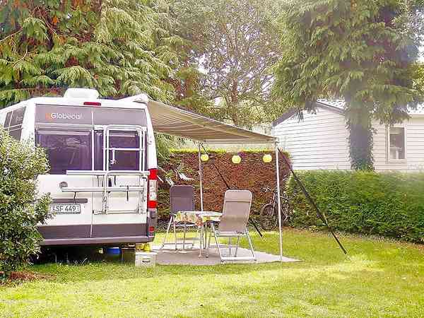 Emplacement Prestige avec cabanon in bois privatif, avec kitchenette et salle d'eau Emplacement Prestige avec cabanon in bois privatif, avec kitchenette et salle d'eau