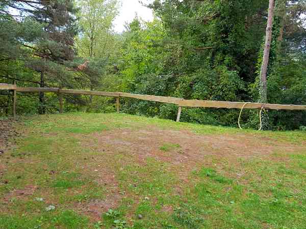 Emplacement pour tente, pour caravane pliante ou pour caravane sur herbe avec électricité optionnelle