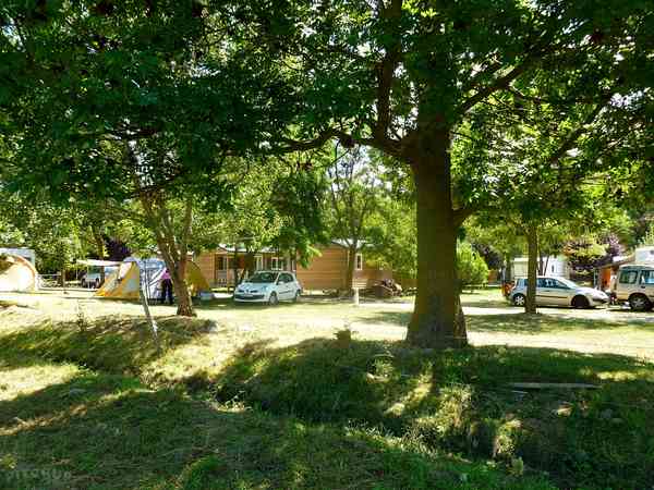 Emplacement sur herbe avec électricité optionnelle