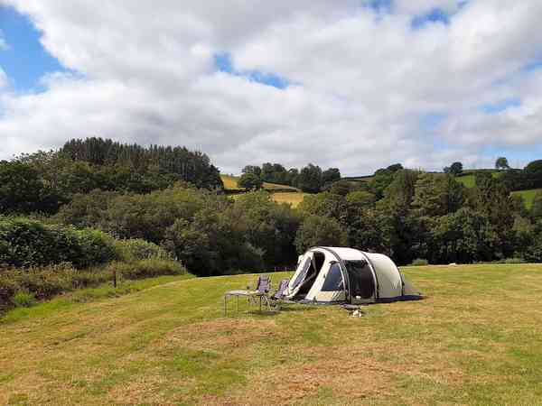 Non-electric grass tent pitch