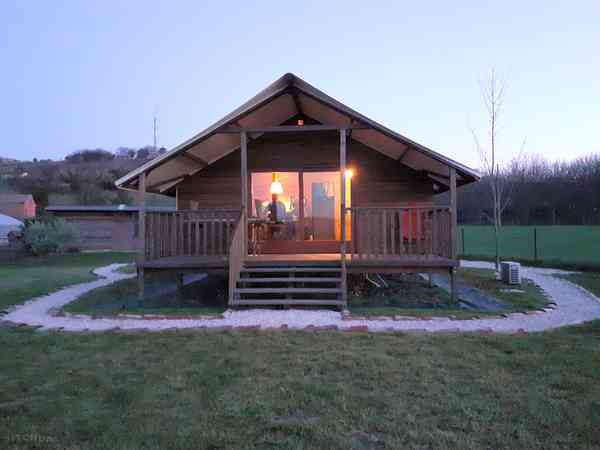 2 bedroom cottage / chalet / bungalow (deluxe)