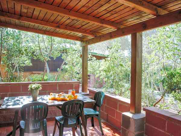 2 bedroom cabin (pet friendly)