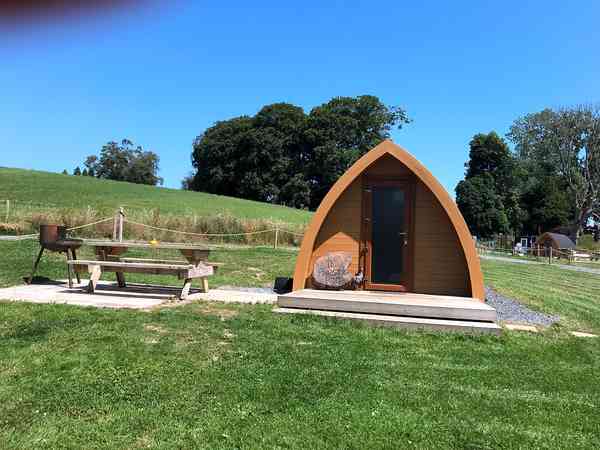 The Pheasant's Pen camping pod (hot tub)