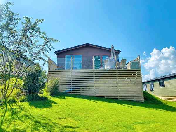 The Lake House 2 bedroom lodge (no pets)