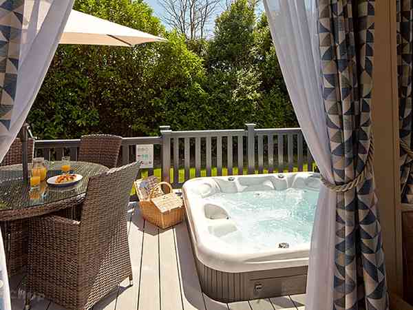 Decking with Hot Tub Decking with Hot Tub