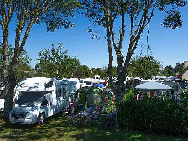 Non-electric grass tent, trailer tent or touring caravan pitch