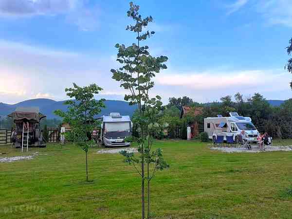 Fully-serviced grass and gravel touring pitch