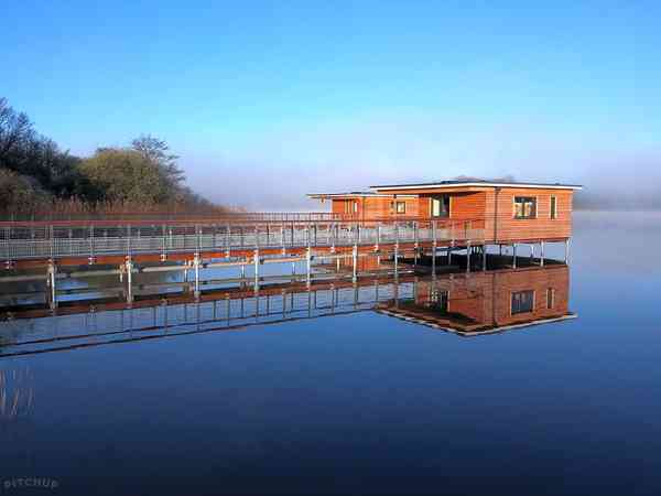 Roseaux sur pilotis 3 bedroom lodge (sheltered balcony, wood-burning stove)