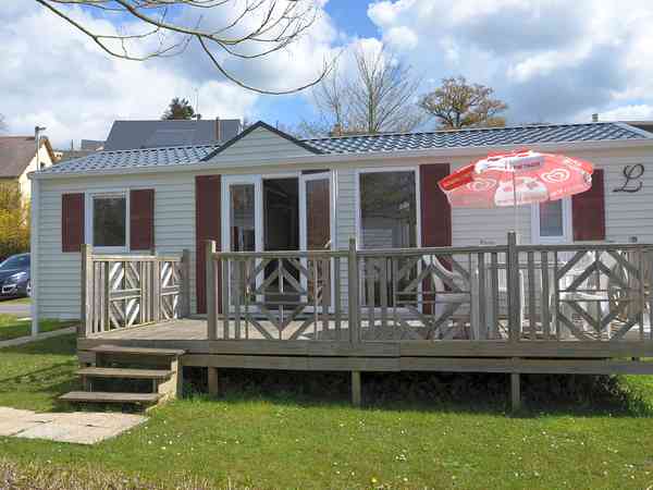 Static caravan with deck and outdoor furniture Static caravan with deck and outdoor furniture