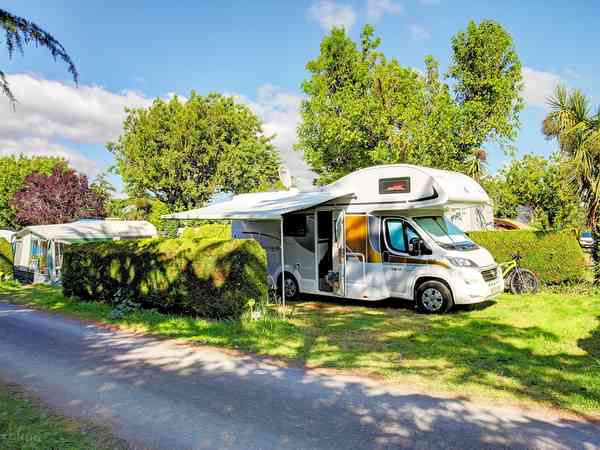 Emplacement sur herbe avec électricité optionnelle