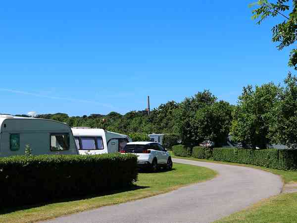 Areal kørende campingvogn med græs med elektricitet (intet fortelt, kæledyr forbudt)