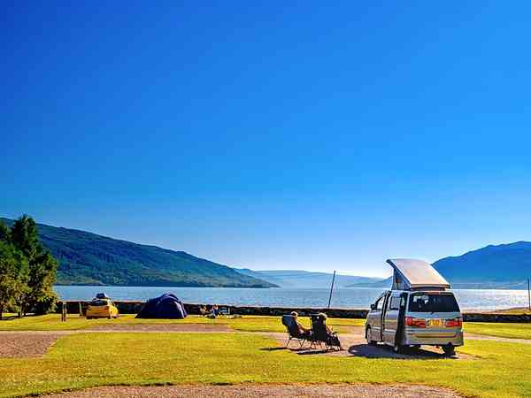 Piazzola roulotte/camper su terreno battuto con elettricità