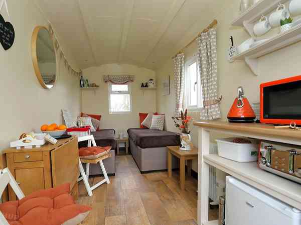 Sid's Nest shepherd's hut (no pets)