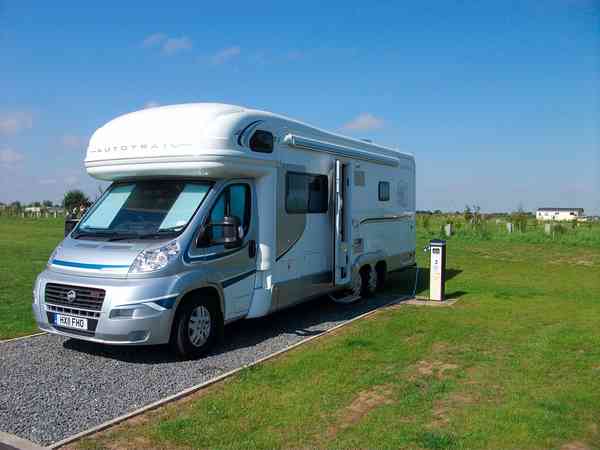 Fully-serviced gravel caravan site