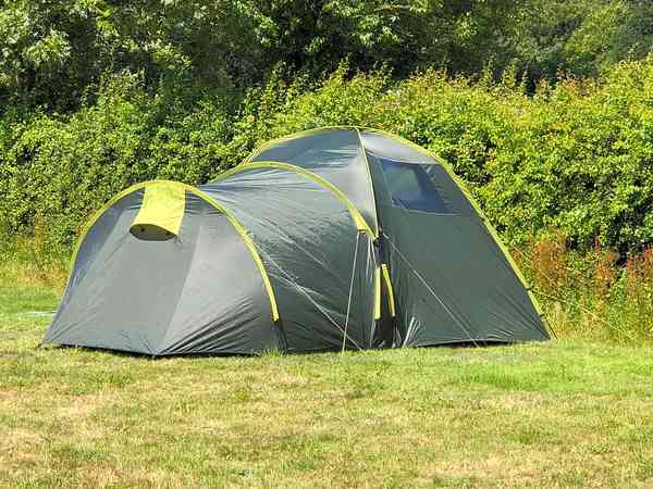 Emplacement pour tente sur herbe sans électricité (4 personnes)