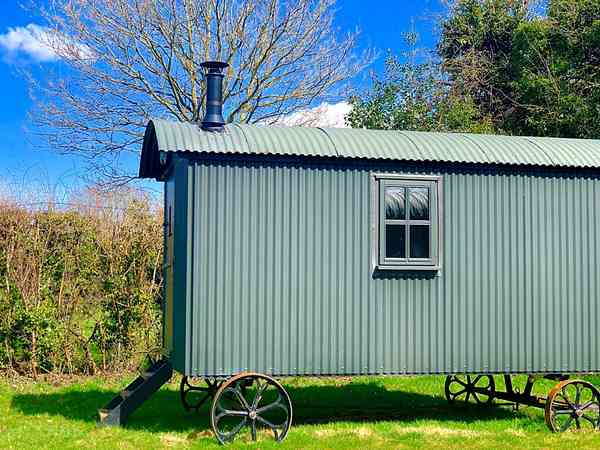 Shepherd's hut (adults only, no pets)