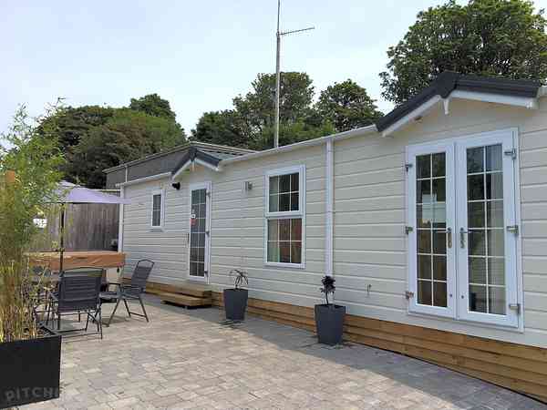 2 bedroom static caravan (hot tub)