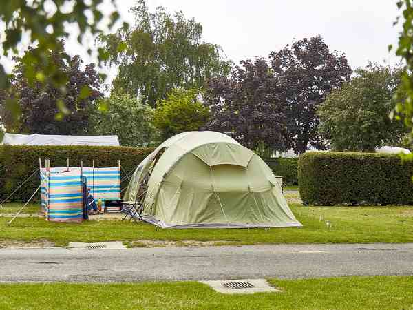 Electric grass tent or trailer tent pitch