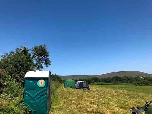Staplaats voor een tent of voor vouwwagen op gras zonder elektriciteit (klein)