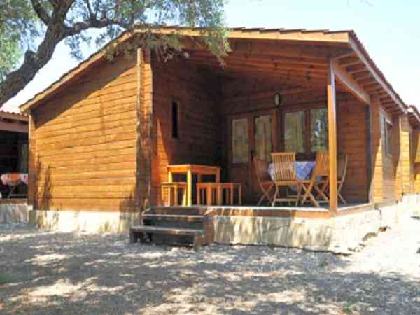 Madera huisje/chalet/bungalow (huisdieren toegestaan, tot 5 personen)