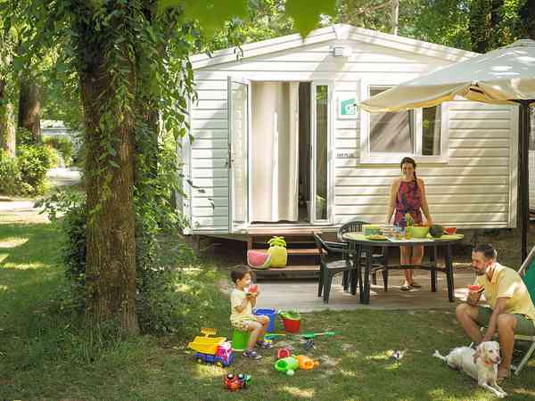 Statický karavan H s 1 pokojem (2 dospělí a 2 děti, plus)