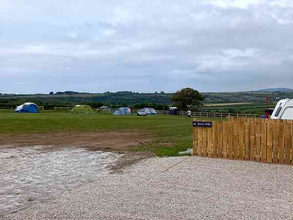 Fully-serviced grass and gravel touring pitch