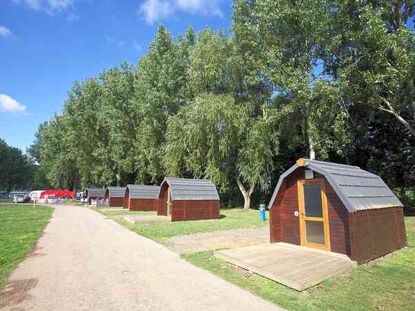 Pod prêt-à-camper (2 adultes et 2 enfants, animaux acceptés)