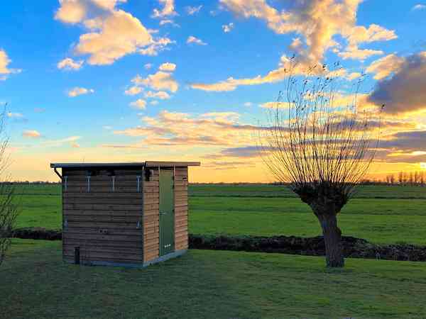 Fully-serviced hardstanding and grass pitch (private bathroom amenities)