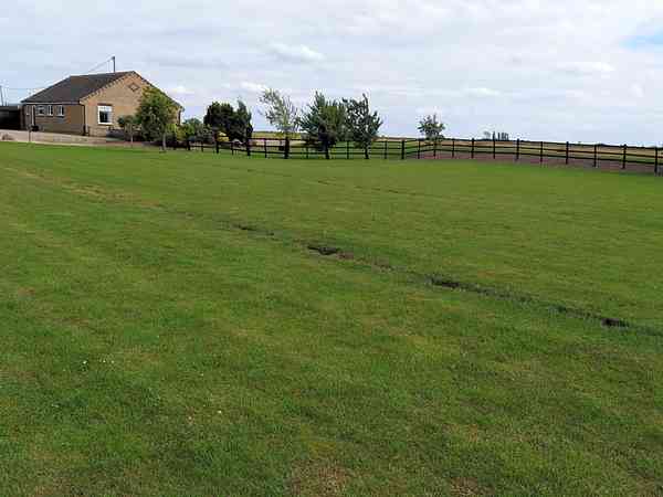 Emplacement sur herbe sans électricité