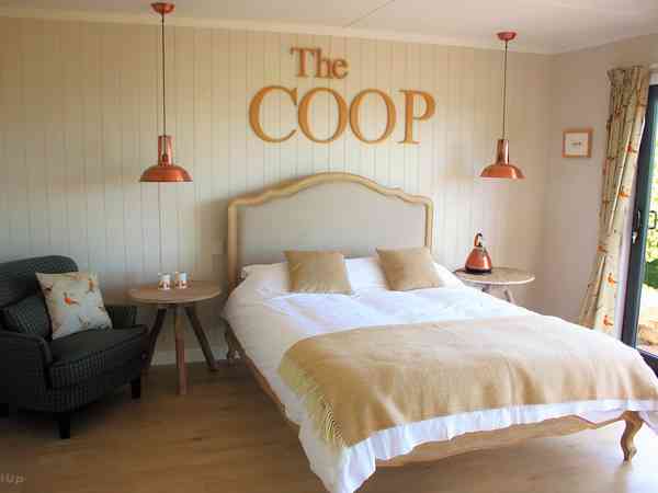 Woodland 1 bedroom cottage / chalet / bungalow (no pets)