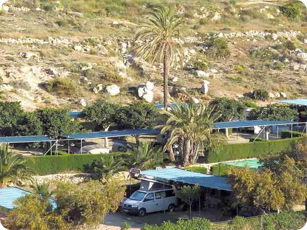 Θέση για αυτοκινούμενο τροχόσπιτο σε χαλίκι και χώμα με ρεύμα προαιρετικά