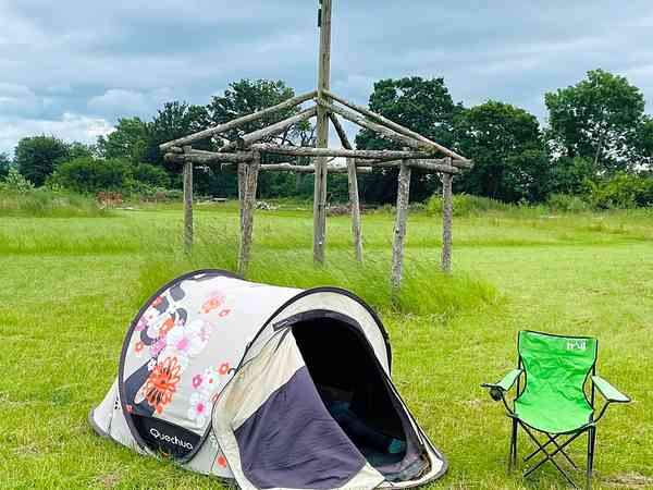 Non-electric grass tent pitch