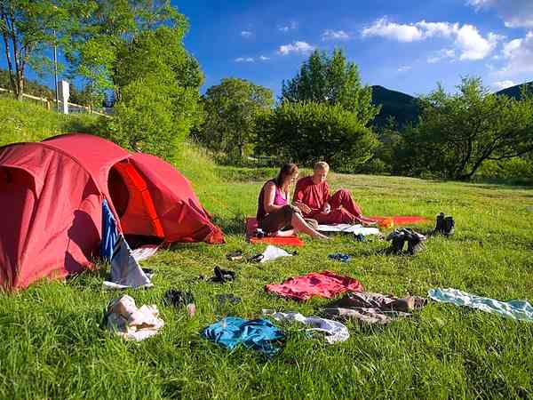 Piazzola camper su erba con elettricità facoltativa