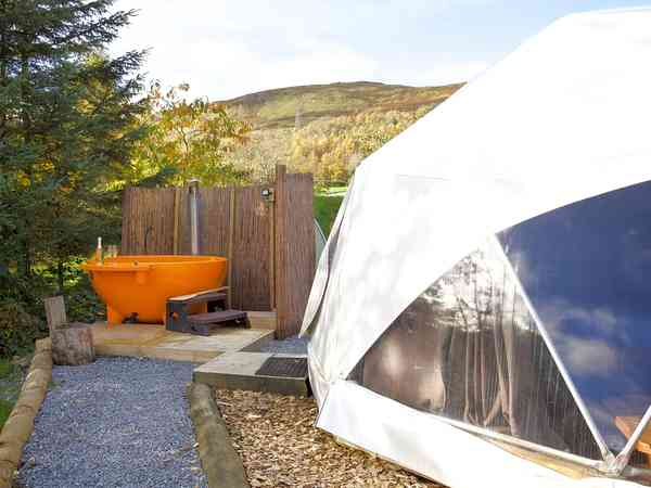 Geodesic dome (hot tub)