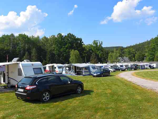 Emplacement van sur herbe avec électricité optionnelle