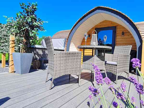 Longmynd kampeerpod (hot tub)