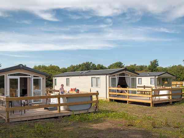 2 bedroom static caravan (hot tub)